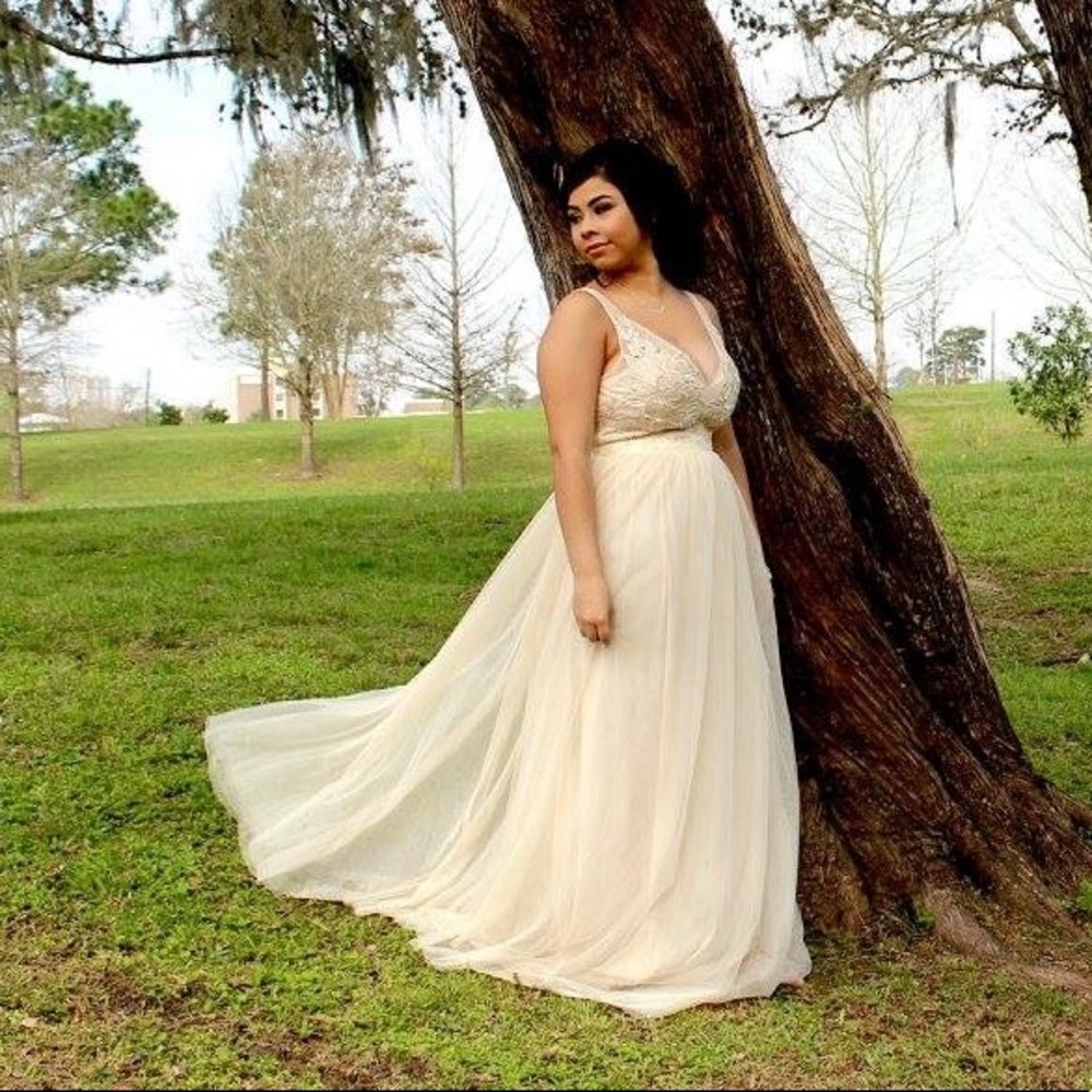 Magical Moments Lace Dress - Beige